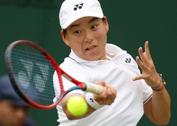 (230704) -- LONDON, July 4, 2023 -- Bai Zhuoxuan hits a return during the women s singles first round match between Bai Zhuoxuan of China and Ysaline Bonaventure of Belgium at Wimbledon Tennis Championships in London, Britain, July 4, 2023. ) (SP)BRITAIN-LONDON-TENNIS-WIMBLEDON-DAY 2 LixYing 