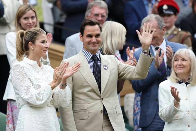 (230704) -- LONDON, July 4, 2023 -- Roger Federer (front C) and his wife Mirka Federer (front L) are seen at Centre Court ahead of play on Day 2 of Wimbledon Tennis Championships in London, Britain, July 4, 2023. ) (SP)BRITAIN-LONDON-TENNIS-WIMBLEDON-ROGER FEDERER HanxYan 