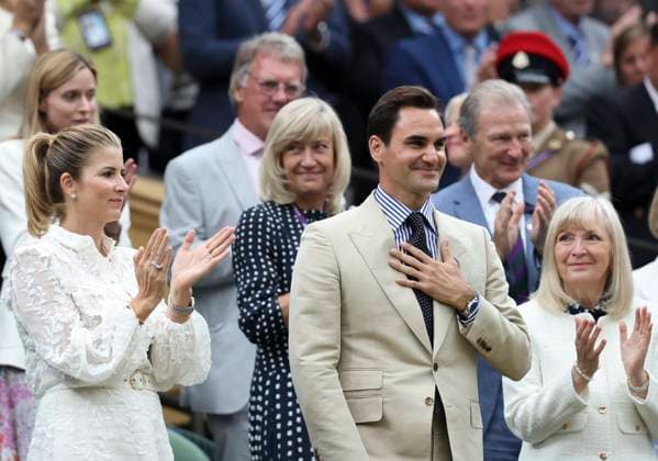 (230704) -- LONDON, July 4, 2023 -- Roger Federer (front C) and his wife Mirka Federer (front L) are seen at Centre Court ahead of play on Day 2 of Wimbledon Tennis Championships in London, Britain, July 4, 2023. ) (SP)BRITAIN-LONDON-TENNIS-WIMBLEDON-ROGER FEDERER HanxYan 