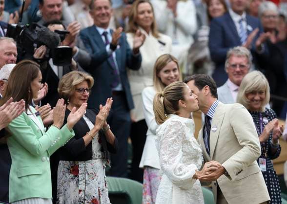 (230704) -- LONDON, July 4, 2023 -- Roger Federer (1st R, front) kisses his wife Mirka Federer (2nd R, front) at Centre Court ahead of play on Day 2 of Wimbledon Tennis Championships in London, Britain, July 4, 2023. ) (SP)BRITAIN-LONDON-TENNIS-WIMBLEDON-ROGER FEDERER HanxYan 