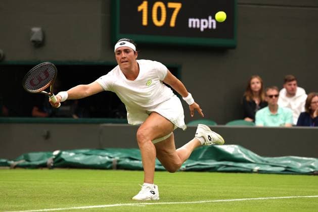 2023 Wimbledon Tournament LONDRES, LO - 04.07.2023: 2023 WIMBLEDON TOURNAMENT - Ons Jabeur (TUN) during Wimbledon 2023 Tournament held in London, England. (Photo: Andre Chaco Fotoarena) x2397195x  AndrexChaco