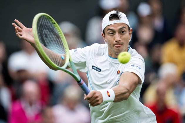 230704 Ryan Peniston of Great Britain competes in a first round singles tennis match against Andy Murray of Great Britain during day 2 of Wimbledon on July 4, 2023 in London Photo Jesper Zerman BILDBYRAN COP 234 JZ0390 tennis wimbledon day 2 bbeng  Copyright: JESPERxZERMAN BB230704JZ045