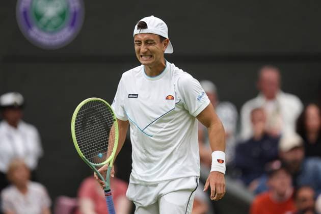 Wimbledon Tag Zwei 4. Juli 2023, Wimbledon Wimbledon Tennis Championships Tag Zwei Ryan Peniston GBR reagiert während seines Herreneinzelspiels in der ersten Runde gegen Andy Murray GBR Foto Charlotte Wilson Offside Wimbledon UK  Copyright: xCharlottexWilsonx xOffsidexOffside