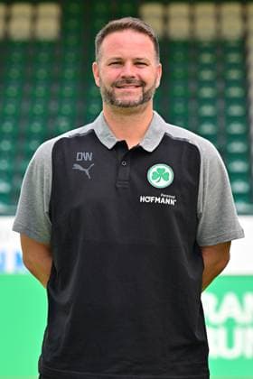 04 07 2023 SpVgg Greuther Fürth Kleeblatt Spielvereinigung 2 Fussball Bundesliga Saison 2023 2024 Fototermin Porträttermin Vorstellung Presentation Pressterminin Einzelbild Einzelphoto Portrait Headshot Daniel Wiegand Team Coordinator Zeugwart SpVgg Greuther Fürth