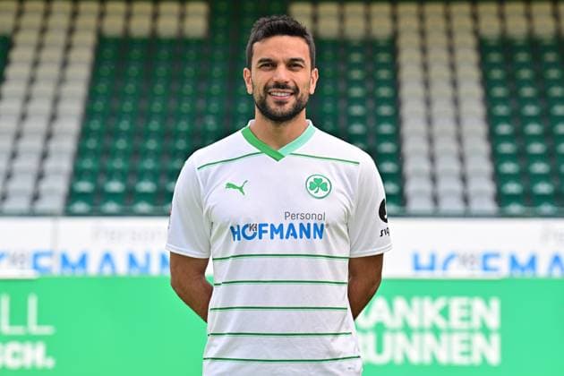 04 07 2023 SpVgg Greuther Fürth Kleeblatt Spielvereinigung 2 Football Bundesliga Season 2023 2024 photo appointment portrait appointment presentation press appointment single photo portrait portrait head shot Oussama Haddadi 5, SpVgg Greuther Fürth