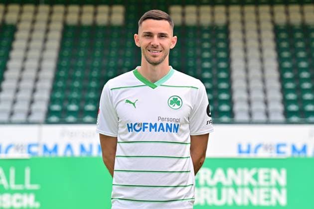 04 07 2023 SpVgg Greuther Fürth cloverleaf Spielvereinigung 2 football Bundesliga season 2023 2024 photo appointment portrait appointment presentation press appointment single photo portrait portrait head shot Branimir Hrgota 10 SpVgg Greuther Fürth