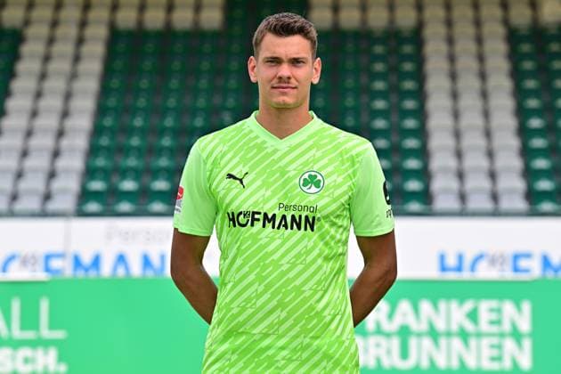 04 07 2023 SpVgg Greuther Fürth Kleeblatt Spielvereinigung 2 Football Bundesliga Season 2023 2024 photo appointment portrait appointment presentation press appointment single photo portrait portrait headshot Leon Schaffran 25, SpVgg Greuther Fürth