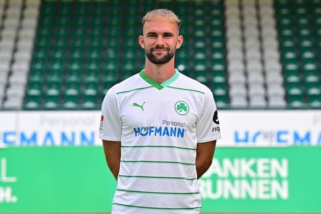 04 07 2023 SpVgg Greuther Fürth Kleeblatt Spielvereinigung 2 football Bundesliga season 2023 2024 photo appointment portrait appointment presentation press appointment single photo portrait portrait head shot Simon Asta 2, SpVgg Greuther Fürth