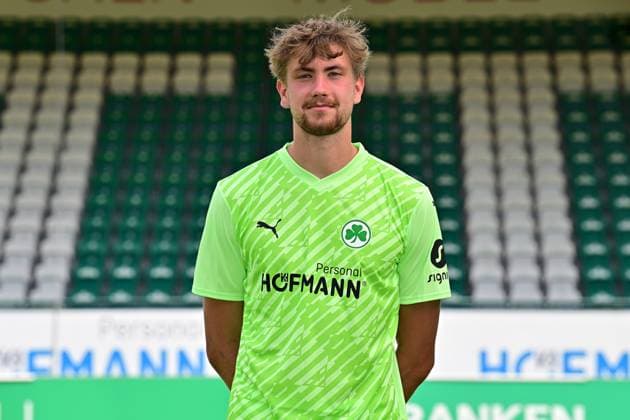 04 07 2023 SpVgg Greuther Fürth Kleeblatt Spielvereinigung 2 football Bundesliga season 2023 2024 photo appointment portrait appointment presentation press appointment single photo portrait portrait headshot Lasse Schulz SpVgg Greuther Fürth