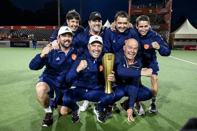 Sport Themen der Woche KW27 Sport Bilder des Tages Netherlands head coach Jeroen Delmee and his staff pose for the photographer with the Pro League trophy after winning a hockey game between Belgian national team, Nationalteam Red Lions and Netherlands, match 12 12 in the group stage of the 2023 Men s FIH Pro League, Tuesday 04 July 2023 in Antwerp. TOM GOYVAERTS TomxGoyvaerts  x70105559x