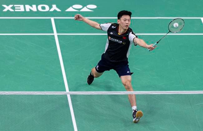 (230705) -- CALGARY, July 5, 2023 -- Lei Lanxi of China returns a shot during the first round of men s singles qualification match against Davil Silva of Brazil at the 2023 Canada Open badminton tournament in Calgary, Canada, on July 4, 2023. (Photo by Xinhua) (SP)CANADA-CALGARY-BADMINTON-CANADA OPEN-MEN S SINGLES-QUALIFICATION ZouxZheng 