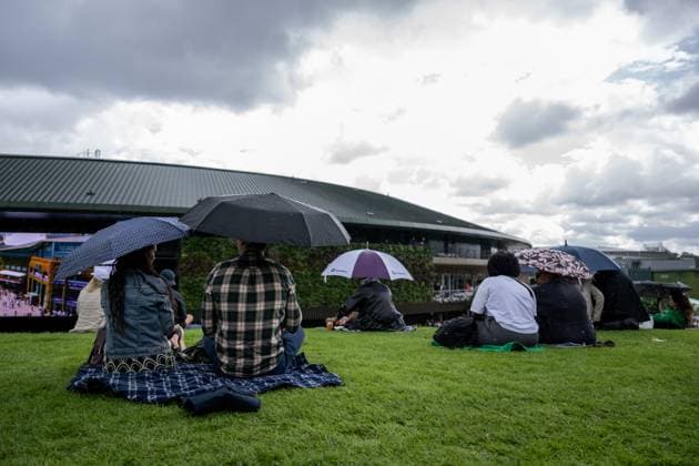 230705 Spectators on The Hill during day 3 of Wimbledon on July 5, 2023 in London Photo Jesper Zerman BILDBYRAN COP 234 JZ0391 tennis wimbledon day 3 bbeng publik  Copyright: JESPERxZERMAN BB230705JZ005