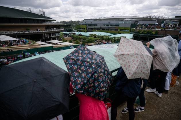 230705 Spectators overlook court 18 as play is postponed due to rain during day 3 of Wimbledon on July 5, 2023 in London Photo Jesper Zerman BILDBYRAN COP 234 JZ0391 tennis wimbledon day 3 bbeng  Copyright: JESPERxZERMAN BB230705JZ007