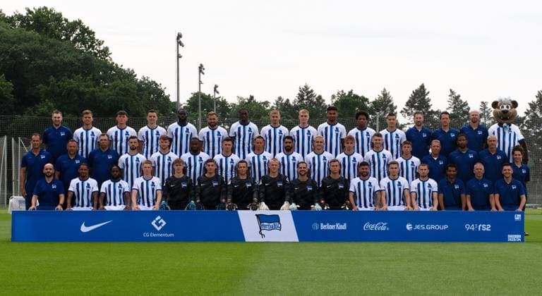 Hertha BSC 2 Bundesliga, portrait date 2023 2024, team photo, hi row v li game analyst Etienne Dzwonkowsky Hertha BSC , Florian Niederlechner Hertha BSC , Fabian Reese Hertha BSC , Filip Uremovic Hertha BSC , Wilfried Kanga Hertha BSC , Lucas Tousart Hertha BSC , Kelian Nsona Hertha BSC , Marton Dardai Hertha BSC , Tony Rölke Hertha BSC , Joel da Silva Kiala Hertha BSC , Jessic Ngankam Hertha BSC , Ibrahim Maza Hertha BSC , Athletic trainer Hendrik Vieth Hertha BSC , Athletic trainer Henrik Kuchno Hertha BSC , Game analyst Gabor Ruhr Hertha BSC , Mascot Herthinho mi row from left Co coach Tamas Bodog Hertha BSC , Coach Pal Dardai Hertha BSC , Goalkeeper coach Andreas Menger Hertha BSC , Mesut Kesik Hertha BSC , Pascal Klemens Hertha BSC , Myziane Maolida Hertha BSC , Krzysztof Piatek Hertha BSC , Derry Scherhant Hertha BSC , Tolga Cigerci Hertha BSC , Marc Oliver Kempf Hertha BSC , Veit Stange Hertha BSC , Linus Gechter Hertha BSC , Gustav Christensen Hertha BSC , Physiotherapist Jürgen Lange Hertha BSC , Physiotherapist Frederick Syna Hertha BSC , Zeugwart Hendrik Herzog Hertha BSC , physiotherapist Anne Kaube Hertha BSC bottom row from left Co coach Admir Hamzagic Hertha BSC , Jeremy Dudziak Hertha BSC , Deyovaisio Zeefuik Hertha BSC , Julian Eitschberger Hertha BSC , Goalkeeper Tim Goller Hertha BSC , Goalkeeper Robert Kwasigroch Hertha BSC , Goalkeeper Alexander Schwolow Hertha BSC , Goalkeeper Oliver Christensen Hertha BSC , Goalkeeper Marius Gersbeck Hertha BSC , Goalkeeper Tjark Ernst Hertha BSC , Marco Richter Hertha BSC , Marten Winkler Hertha BSC , Jonjoe Kenny Hertha BSC , Head of Team Management Sami Allagui Hertha BSC , Witness Robert Abramczyk Hertha BSC , Team Manager Maximilian F Copyright: xSebastianxRäppold MatthiasxKochx