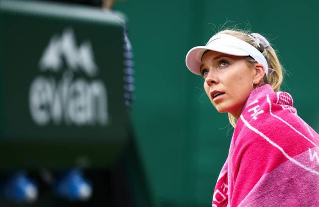 Mandatory Credit: Photo by Simon Dael Shutterstock (13995914ch) Just Stop oil protesters disrupt the match between Katie Boulter and Daria Saville as Boulter takes time out Wimbledon Tennis Championships, Day 3, The All England Lawn Tennis and Croquet Club, London, UK - 05 Jul 2023 Wimbledon Tennis Championships, Day 3, The All England Lawn Tennis and Croquet Club, London, UK - 05 Jul 2023  Copyright: xSimonxDael Shutterstockx 13995914ch