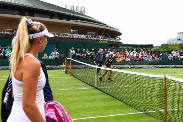 Mandatory Credit: Photo by Simon Dael Shutterstock (13995914cl) Just Stop oil protesters disrupt the match between Katie Boulter and Daria Saville as Boulter looks on Wimbledon Tennis Championships, Day 3, The All England Lawn Tennis and Croquet Club, London, UK - 05 Jul 2023 Wimbledon Tennis Championships, Day 3, The All England Lawn Tennis and Croquet Club, London, UK - 05 Jul 2023  Copyright: xSimonxDael Shutterstockx 13995914cl