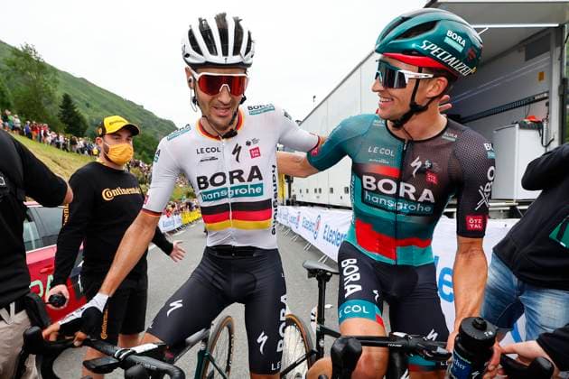 LARUNS, FRANCE - JULY 05 : Hindley Jai (AUS) of BORA - Hansgrohe celebrates the victory with Buchmann Emanuel (GER) of BORA - Hansgrohe during stage 5 of the 110th edition of the Tour de France 2023 cycling race, a stage of 165 kms with start in Pau and finish in Laruns on July 05, 2023 in Laruns, France, 05 07 2023 ( Motordriver Kenny Verfaillie - Tour de France 2023 - Stage 05 PhotoNews Panoramic 