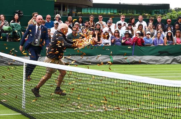 Mandatory Credit: Photo by Simon Dael Shutterstock (13995914dj) Just Stop oil protesters disrupt the match between Katie Boulter and Daria Saville Wimbledon Tennis Championships, Day 3, The All England Lawn Tennis and Croquet Club, London, UK - 05 Jul 2023 Wimbledon Tennis Championships, Day 3, The All England Lawn Tennis and Croquet Club, London, UK - 05 Jul 2023  Copyright: xSimonxDael Shutterstockx 13995914dj