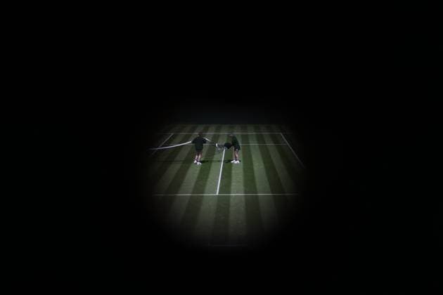 Wimbledon Tag drei 5. Juli 2023, Wimbledon Wimbledon Tennis Championships Tag drei Mitarbeiter bereiten sich auf einen Neustart nach Regen vor Foto Charlotte Wilson Abseits Wimbledon UK  Copyright: xCharlottexWilsonx xOffsidexOffside