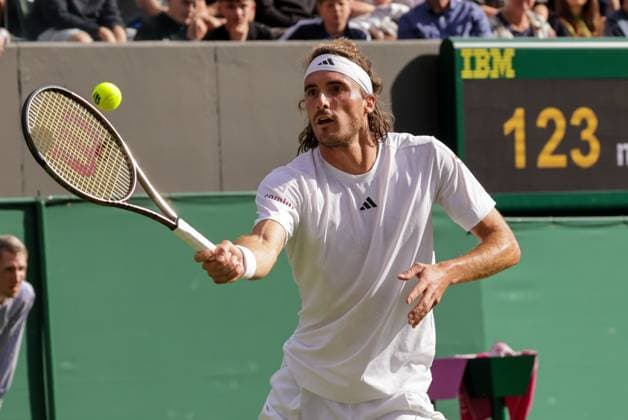 2023 Wimbledon Tournament LONDRES, LO - 05.07.2023: 2023 WIMBLEDON TOURNAMENT - Stefanos Tsitsipas (GRE) during Wimbledon 2023 Tournament held in London, England. (Photo: Andre Chaco Fotoarena) x2397829x  AndrexChaco