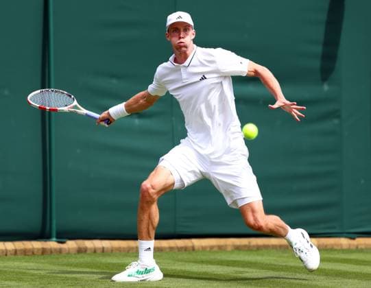 Mandatory Credit: Photo by Simon Dael Shutterstock (13995920q) Jan Choinski during his second round match Wimbledon Tennis Championships, Day 4, The All England Lawn Tennis and Croquet Club, London, UK - 06 Jul 2023 Wimbledon Tennis Championships, Day 4, The All England Lawn Tennis and Croquet Club, London, UK - 06 Jul 2023  Copyright: xSimonxDael Shutterstockx 13995920q