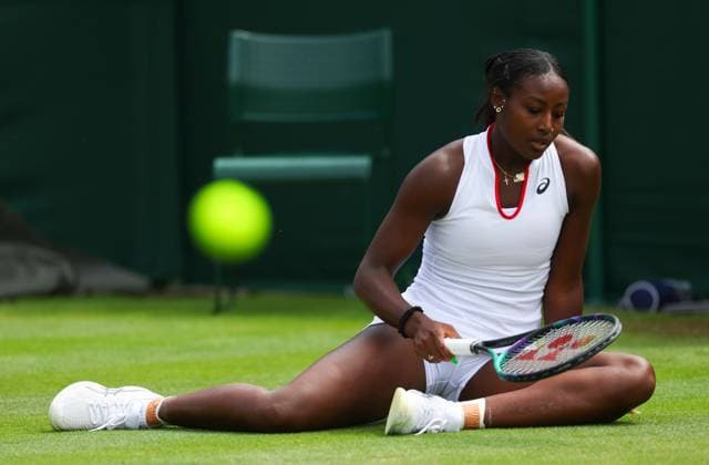 Mandatory Credit: Photo by Ella Ling Shutterstock (13995916o) Alycia Parks is left on the floor during her match vs Ana Bogdan Wimbledon Tennis Championships, Day 4, The All England Lawn Tennis and Croquet Club, London, UK - 06 Jul 2023 Wimbledon Tennis Championships, Day 4, The All England Lawn Tennis and Croquet Club, London, UK - 06 Jul 2023  Copyright: xEllaxLing Shutterstockx 13995916o
