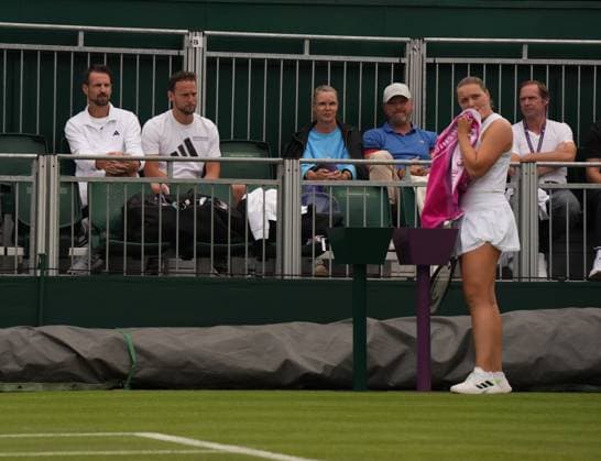 Tennis - 2023 Wimbledon Championships - Week One - Day Four - All England lawn Tennis & Racquet Club, Wimbledon - Thursday 6th July Karolina Muchova (CZE) v Jule Niemeier (GER) Jule Niemeier (GER) gets encouragement from her coaches 