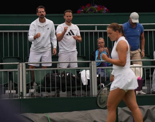 Tennis - 2023 Wimbledon Championships - Week One - Day Four - All England lawn Tennis & Racquet Club, Wimbledon - Thursday 6th July Karolina Muchova (CZE) v Jule Niemeier (GER) Jule Niemeier (GER) gets encouragement from her coaches 