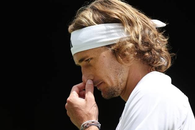 Wimbledon Tag Vier 6. Juli 2023, Wimbledon Wimbledon Tennis Championships Tag Vier Alexander Zverev GER schaut während seines Herreneinzelspiels in der 2. Runde gegen Gijs Brouwer NED zu Foto Charlotte Wilson Offside Wimbledon UK  Copyright: xCharlottexWilsonx xOffsidexOffside