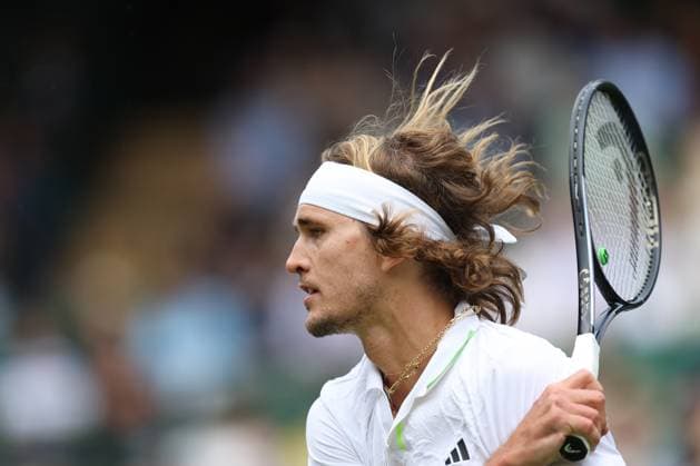 Wimbledon Tag Vier 6. Juli 2023, Wimbledon Wimbledon Tennis Championships Tag Vier Alexander Zverev GER spielt eine Vorhand während seines Herreneinzelspiels in der 2. Runde gegen Gijs Brouwer NED Foto Charlotte Wilson Offside Wimbledon UK  Copyright: xCharlottexWilsonx xOffsidexOffside