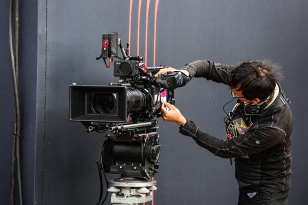 APEX APXGP Team crew filming in the paddock for the F1 movie by Apple Studios Bruckheimer Films, Camera, illustration during the 2023 Formula 1 Aramco British Grand Prix, 10th round of the 2023 Formula One World Championship, WM, Weltmeisterschaft from July 7 to 9, 2023 on the Silverstone Circuit, in Silverstone, United Kingdom  Copyright: xAntoninxVincent DPPI IPAxSportx x xIPAxSportx 0 IPA_IPA39077815