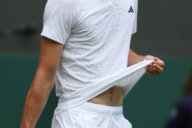 Wimbledon Tag Vier 6. Juli 2023, Wimbledon Wimbledon Tennis Championships Tag Vier Eine Nahaufnahme des Details, das das Hemd von Alexander Zverev GER während seines Herreneinzelspiels in der 2. Runde gegen Gijs Brouwer NED ziert Foto Charlotte Wilson Offside Wimbledon UK  Copyright: xCharlottexWilsonx xOffsidexOffside