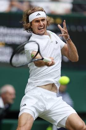 Wimbledon Tag Vier 6. Juli 2023, Wimbledon Wimbledon Tennis Championships Tag Vier Alexander Zverev GER spielt eine Vorhand während seines Herreneinzelspiels in der 2. Runde gegen Gijs Brouwer NED Foto Charlotte Wilson Offside Wimbledon UK  Copyright: xCharlottexWilsonx xOffsidexOffside
