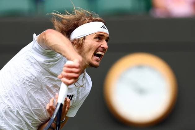 Sport Bilder des Tages Mandatory Credit: Photo by Simon Dael Shutterstock (13995920bg) Alexander Zverev during his first round match Wimbledon Tennis Championships, Day 4, The All England Lawn Tennis and Croquet Club, London, UK - 06 Jul 2023 Wimbledon Tennis Championships, Day 4, The All England Lawn Tennis and Croquet Club, London, UK - 06 Jul 2023  Copyright: xSimonxDael Shutterstockx 13995920bg