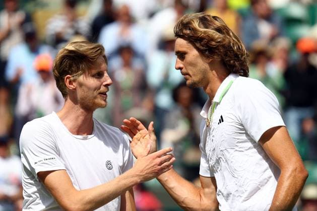 Mandatory Credit: Photo by Simon Dael Shutterstock (13995920bv) Alexander Zverev celebrates victory in his first round match against Gijs Brouwer Wimbledon Tennis Championships, Day 4, The All England Lawn Tennis and Croquet Club, London, UK - 06 Jul 2023 Wimbledon Tennis Championships, Day 4, The All England Lawn Tennis and Croquet Club, London, UK - 06 Jul 2023  Copyright: xSimonxDael Shutterstockx 13995920bv