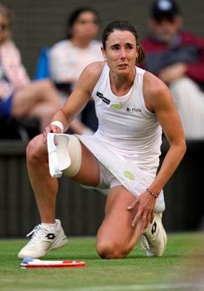 Mandatory Credit: Photo by Dave Shopland Shutterstock (13995918an) Alize Cornet in tears after a fall during her second round match Wimbledon Tennis Championships, Day 4, The All England Lawn Tennis and Croquet Club, London, UK - 06 Jul 2023 Wimbledon Tennis Championships, Day 4, The All England Lawn Tennis and Croquet Club, London, UK - 06 Jul 2023  Copyright: xDavexShopland Shutterstockx 13995918an