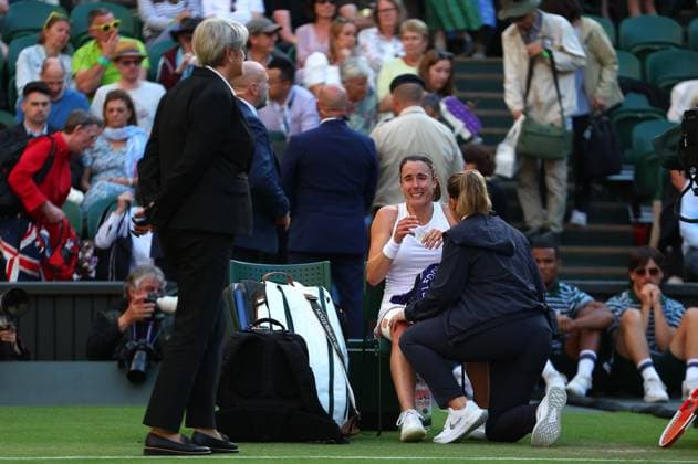 Mandatory Credit: Photo by Ella Ling Shutterstock (13995916bu) Alize Cornet in tears as she suffers an injury and receives treatment in their match vs Elena Rybakina Wimbledon Tennis Championships, Day 4, The All England Lawn Tennis and Croquet Club, London, UK - 06 Jul 2023 Wimbledon Tennis Championships, Day 4, The All England Lawn Tennis and Croquet Club, London, UK - 06 Jul 2023  Copyright: xEllaxLing Shutterstockx 13995916bu