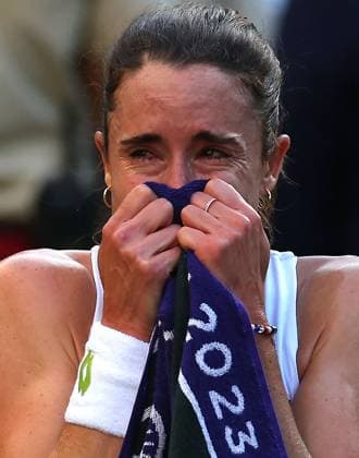 Mandatory Credit: Photo by Ella Ling Shutterstock (13995916ci) Alize Cornet in tears as she suffers an injury and receives treatment in their match vs Elena Rybakina Wimbledon Tennis Championships, Day 4, The All England Lawn Tennis and Croquet Club, London, UK - 06 Jul 2023 Wimbledon Tennis Championships, Day 4, The All England Lawn Tennis and Croquet Club, London, UK - 06 Jul 2023  Copyright: xEllaxLing Shutterstockx 13995916ci