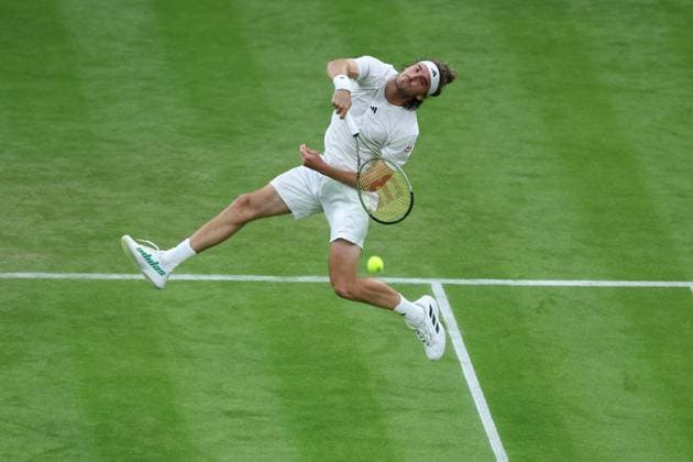 Stefanos Tsitsipas (Gre) with Andy Murray (GB) during the 2023 Wimbledon Championships on July 6, 2023 at All England Lawn Tennis & Croquet Club in Wimbledon, England  Copyright: xAntoinexCouvercelle DPPI IPAxSpox xIPAxSportx 0 IPA_IPA39090958