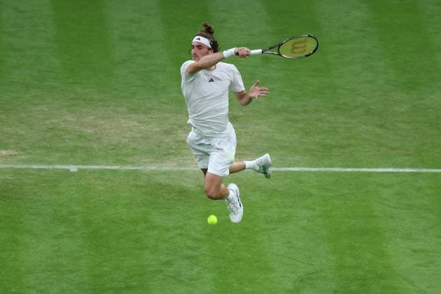 Stefanos Tsitsipas (Gre) with Andy Murray (GB) during the 2023 Wimbledon Championships on July 6, 2023 at All England Lawn Tennis & Croquet Club in Wimbledon, England  Copyright: xAntoinexCouvercelle DPPI IPAxSpox xIPAxSportx 0 IPA_IPA39090961