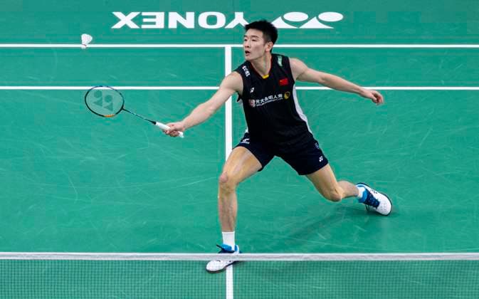 (230707) -- CALGARY, July 7, 2023 -- Li Shifeng of China returns a shot during the second round of men s singles match against Fabian Roth of Germany at the 2023 Canada Open badminton tournament in Calgary, Canada, on July 6, 2023. (Photo by Xinhua) (SP)CANADA-CALGARY-BADMINTON-CANADA OPEN-MEN S SINGLES ZouxZheng 