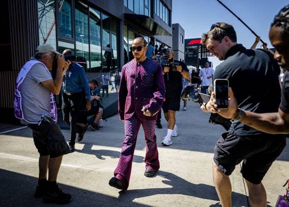SILVERSTONE - Lewis Hamilton (Mercedes) arrives ahead of 1st Free Practice for the British Grand Prix. ANP SEM VAN DER WAL F1 Grand Prix of Great Britain - Practice 2023 xVIxANPxSportx xxANPxIVx 473192970 originalFilename: 473192970.jpg
