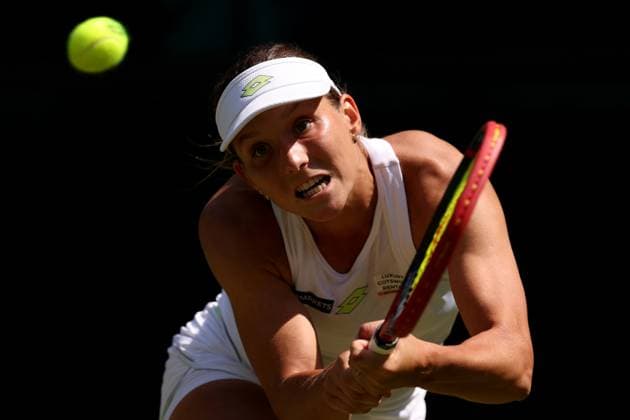 Sport Bilder des Tages 7th July 2023; All England Lawn Tennis and Croquet Club, London, England: Wimbledon Tennis Tournament; Varvara Gracheva reaches to play a backhand shot to Aryna Sabalenka  ActionPlus12527985 ShaunxBrooks