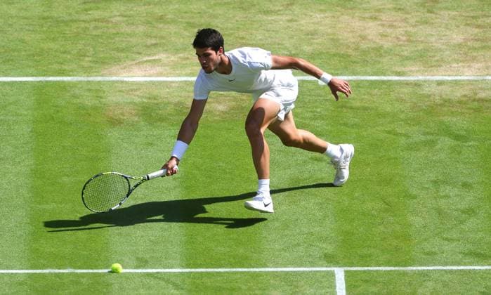 Mandatory Credit: Photo by Ella Ling Shutterstock (13995924an) Carlos Alcaraz in action against Alexandre Muller Wimbledon Tennis Championships, Day 5, The All England Lawn Tennis and Croquet Club, London, UK - 07 Jul 2023 Wimbledon Tennis Championships, Day 5, The All England Lawn Tennis and Croquet Club, London, UK - 07 Jul 2023  Copyright: xEllaxLing Shutterstockx 13995924an