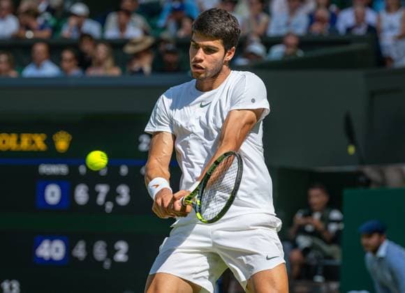 Tennis - Wimbledon Championship 2023 - Day 3 LONDON, ENGLAND - Wednesday, July 5, 2023: Carlos Alcaraz (ESP) in action against Alexandre Muller (FRA) during the Gentlemen s Singles 2nd Round match on Day Three of The Championships Wimbledon 2023 at the All England Lawn Tennis and Croquet Club. LONDON All England Lawn Tennis and Croq GREATER LONDON ENGLAND  Copyright: xKirstenxHolstx P2023-07-07-Wimbledon_Day_5-2