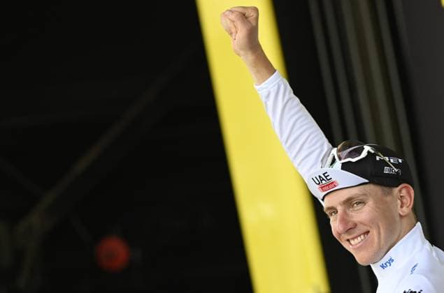 Sport Themen der Woche KW27 Sport Bilder des Tages Slovenian Tadej Pogacar of UAE Team Emirates celebrates on the podium in the white jersey for best young rider after stage 7 of the Tour de France cycling race, a 169,9 km race from Mont-de-Marsan to Bordeaux, France, Friday 07 July 2023. This year s Tour de France takes place from 01 to 23 July 2023. DIRKxWAEM  x70259478x