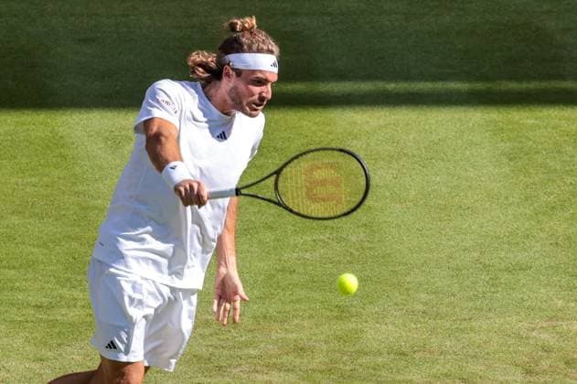 2023 Wimbledon Tournament LONDRES, LO - 07.07.2023: 2023 WIMBLEDON TOURNAMENT - Stefanos Tsitsipas (GRE) during Wimbledon 2023 Tournament held in London, England. (Photo: Andre Chaco Fotoarena) x2398462x  AndrexChaco