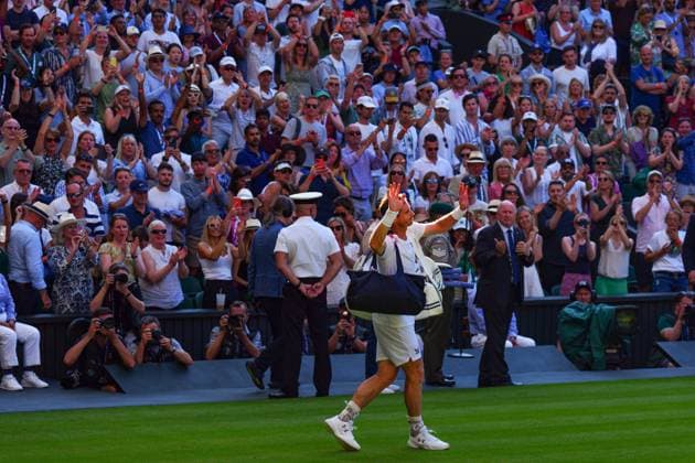 Mandatory Credit: Photo by Javier Garcia Shutterstock (13995928hs) Andy Murray waves to the Centre Court crowd after defeat in his second round match Wimbledon Tennis Championships, Day 5, The All England Lawn Tennis and Croquet Club, London, UK - 07 Jul 2023 Wimbledon Tennis Championships, Day 5, The All England Lawn Tennis and Croquet Club, London, UK - 07 Jul 2023  Copyright: xJavierxGarcia Shutterstockx 13995928hs
