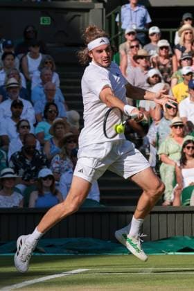 2023 Wimbledon Tournament LONDRES, LO - 07.07.2023: 2023 WIMBLEDON TOURNAMENT - Stefanos Tsitsipas (GRE) during Wimbledon 2023 Tournament held in London, England. (Photo: Andre Chaco Fotoarena) x2398501x  AndrexChaco