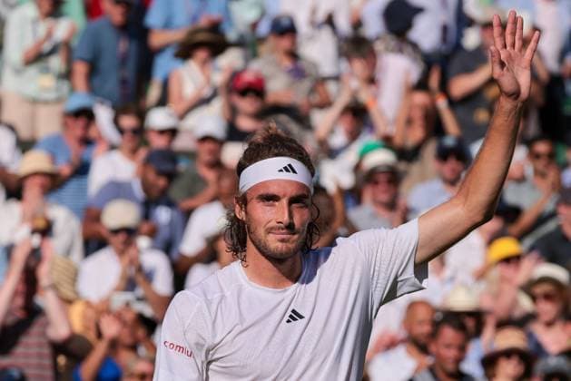 2023 Wimbledon Tournament LONDRES, LO - 07.07.2023: 2023 WIMBLEDON TOURNAMENT - Stefanos Tsitsipas (GRE) during Wimbledon 2023 Tournament held in London, England. (Photo: Andre Chaco Fotoarena) x2398511x  AndrexChaco